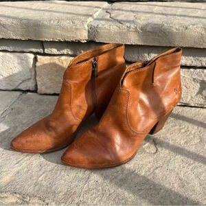 FRYE western style zip up ankle bootie Sz 9M